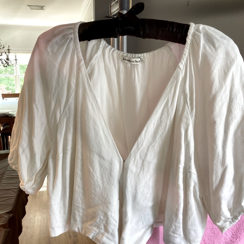 Abercrombie & Fitch White V-Neck Puff Sleeve Blouse